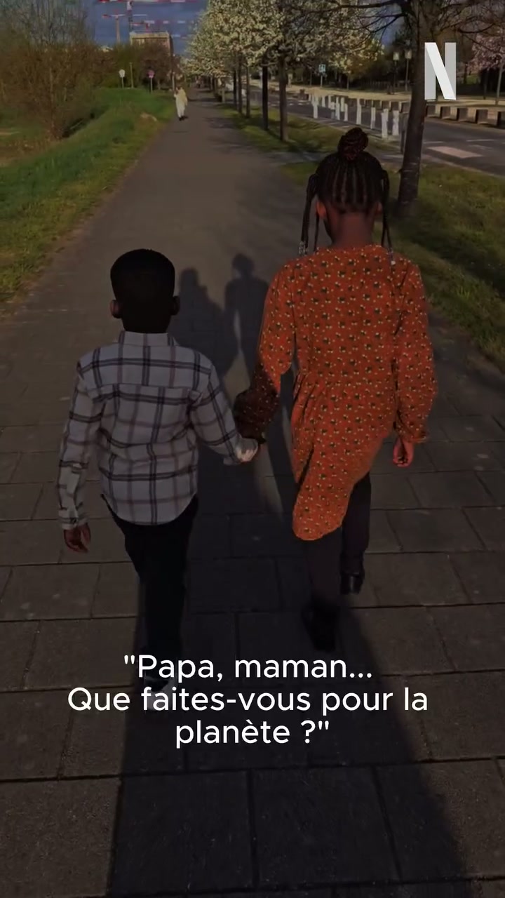 Les enfants de dos dans la bande-annonce fictive « Qileo sur Netflix »