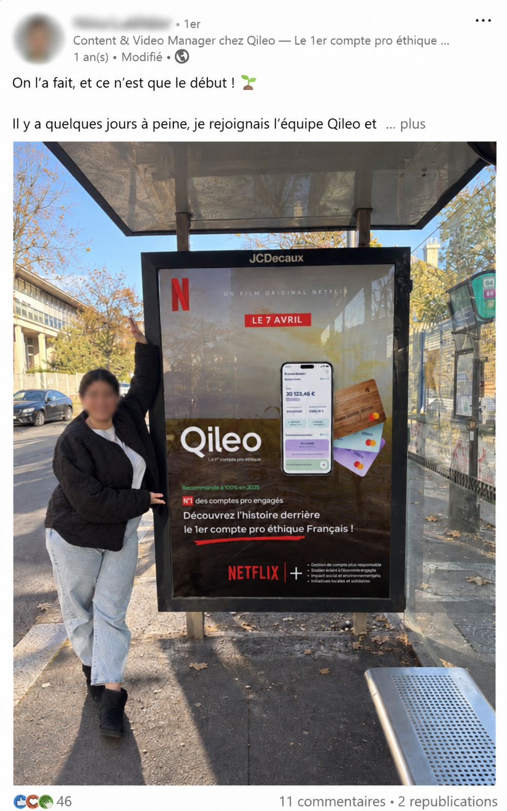 Post LinkedIn d’une collègue devant le mockup d’affichage Netflix × Qileo