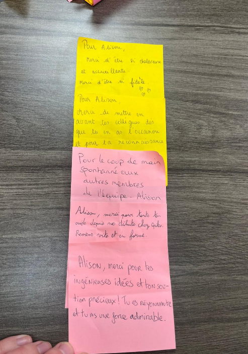 Mots manuscrits adressés à Alison par ses collègues